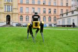 Robotický tým FEL ČVUT v jeskyni Býčí skála trénuje na finále světové soutěže